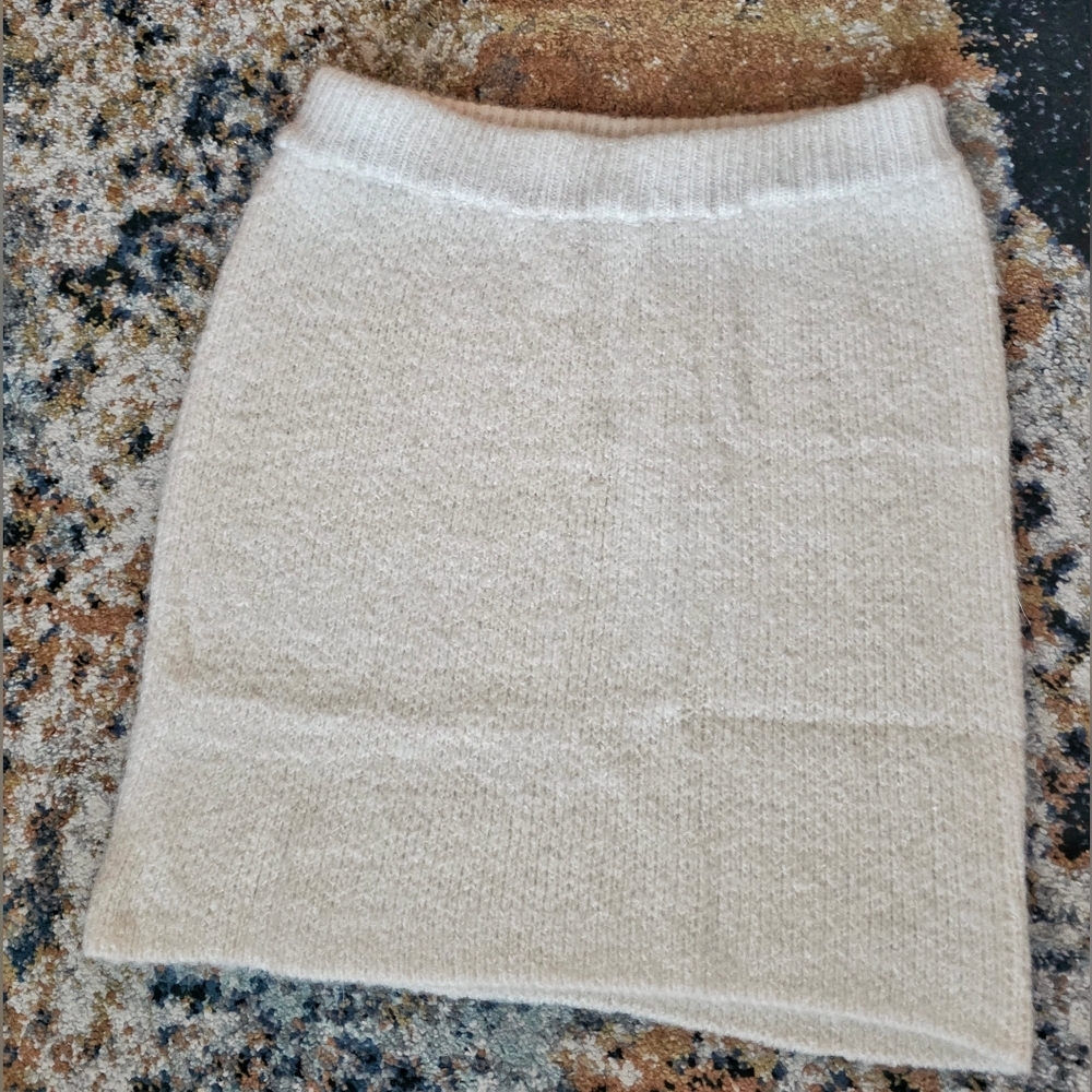 Gilli Soft Cream Pencil Skirt